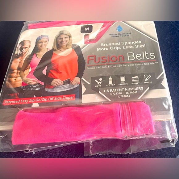 New Fusion Belt with water resistant pocket and easy on side zipper Sz M - Picture 1 of 3